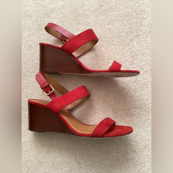Tory Burch US 8 Benton Suede Wedge Ankle Strap Logo Charm Sandal Red - Picture 2 of 5